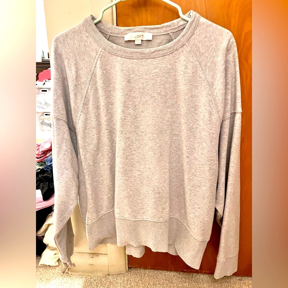 LOFT Heather Grey Crewneck Long Sleeve Sweatshirt, Size Medium, EUC